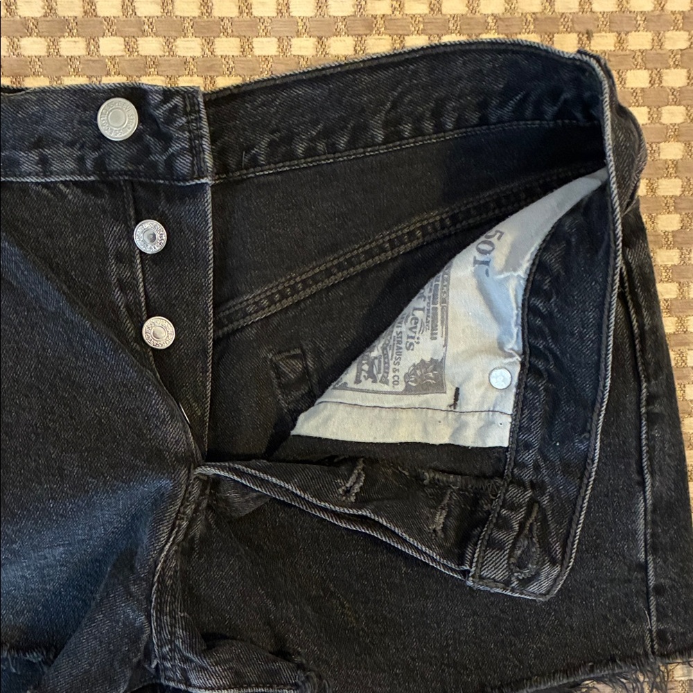 Levi’s denim shorts - Picture 4 of 6